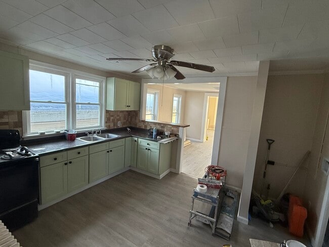 Building Photo - 2430 3rd Ave Unit FL.2