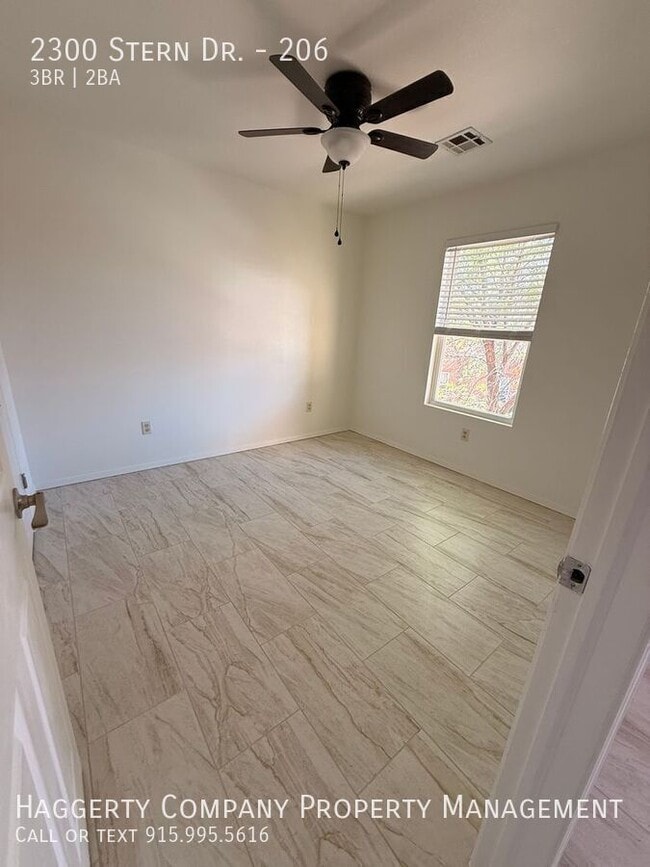 Photo - 2300 Stern Dr