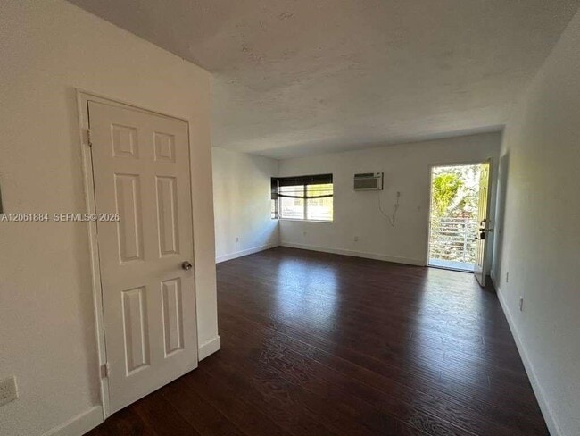 Photo - 8321 Crespi Blvd Unit 7