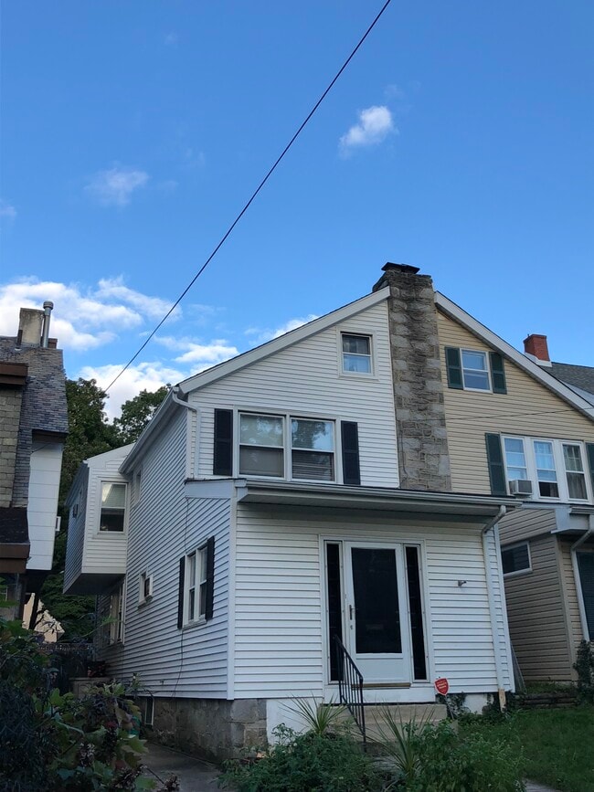 Building Photo - 811 W 19th St Rental