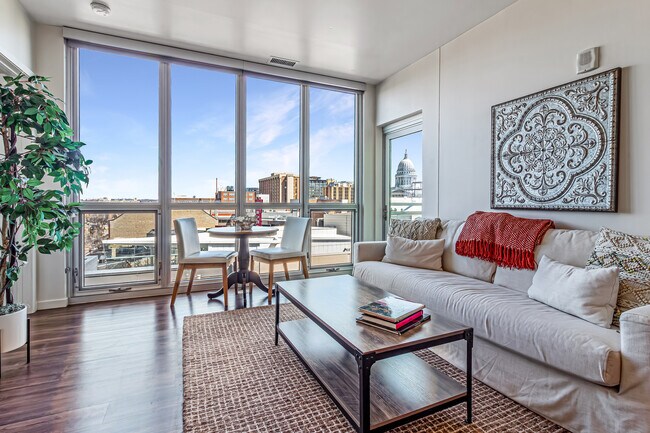 Building Photo - Ovation 309