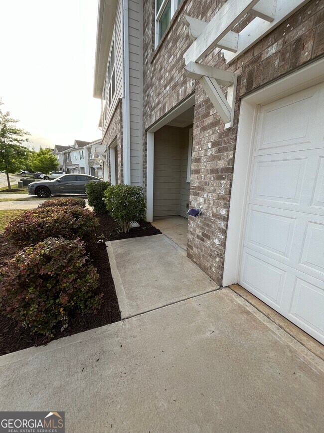 Photo - 173 Swindon Dr