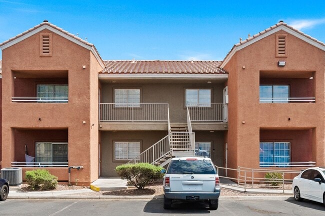 Building Photo - 2 Bedroom, 2 Bath Condo Near Nellis Air Fo...