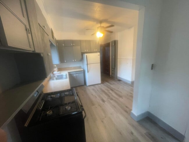 Photo - 718 Washington Ave Unit Right Side