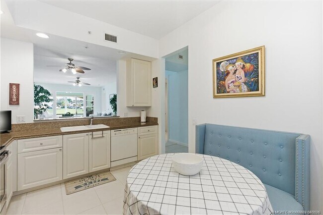Photo - 1 Harbour Isle Dr E Unidad 104