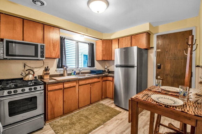 Photo - Furnished 1-Bedroom Apartment on Glendale Pl Unit 1