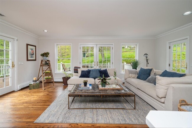 Photo - 187 Croton Ave