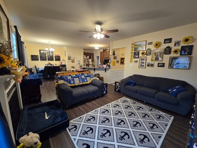 Photo - 45652 Tenny Hill St
