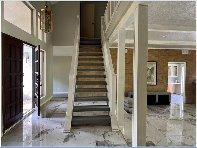 Photo - 6123 Northway Dr