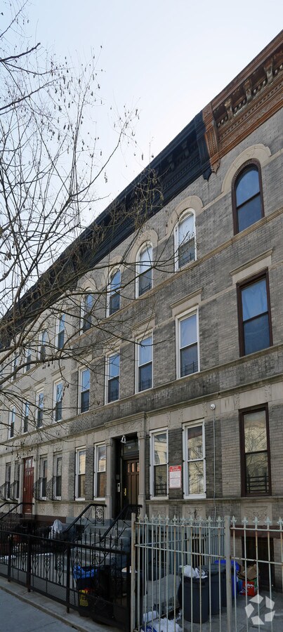 Photo - 656 Macdonough