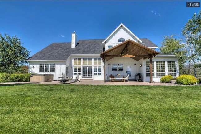 Photo - Welcome to Running Ridge.... Fully Furnished Luxury Home!