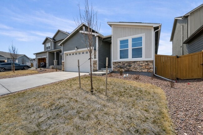 Building Photo - Gorgeous 5 Bed 3 bath Home In Aspen Meadows!!