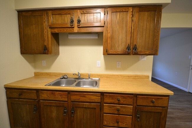 Photo - Warsaw Apartments Unit 05