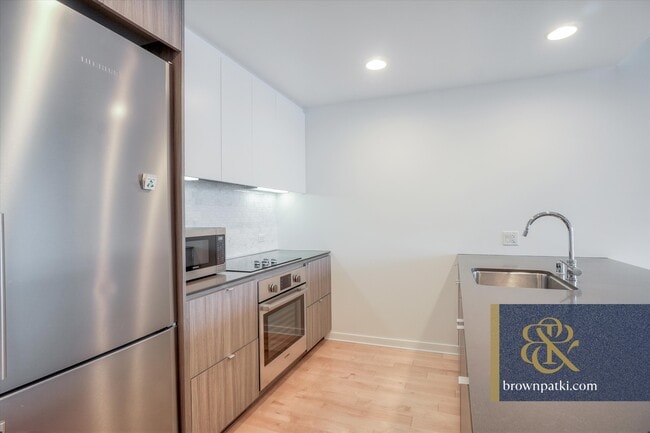 Photo - 45 Bartlett St Unit 402