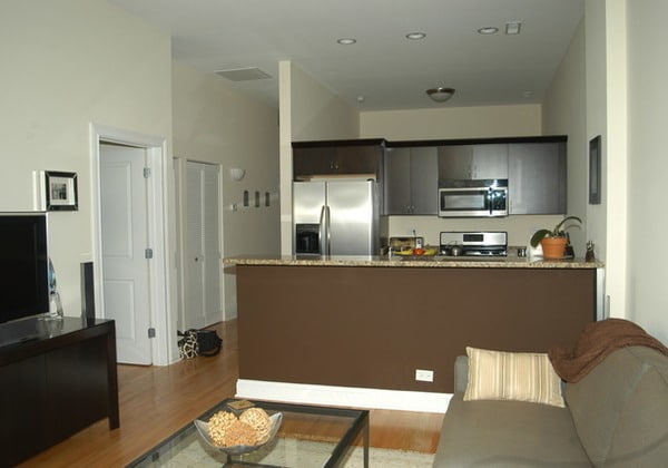 Building Photo - Lakeview! Furnished Penthouse 2 bedroom with private balcony Unit 404