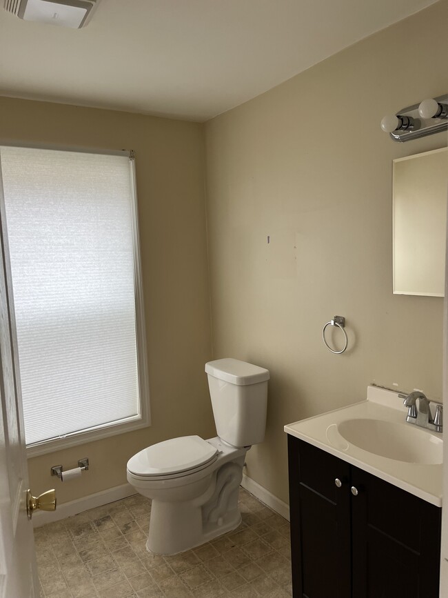 Photo - 557 Postal St