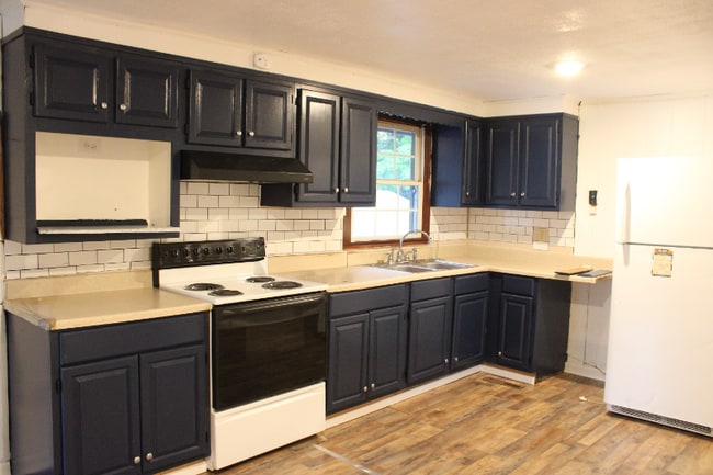 Photo - 225 Bland St