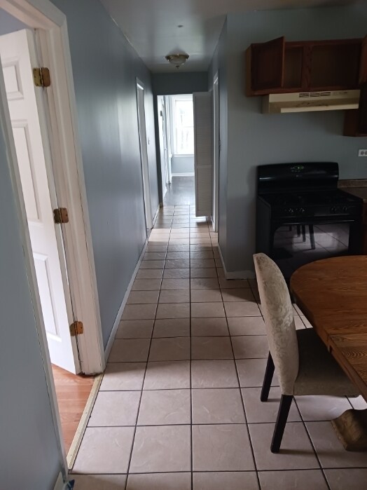 Photo - 8418 S Escanaba Ave