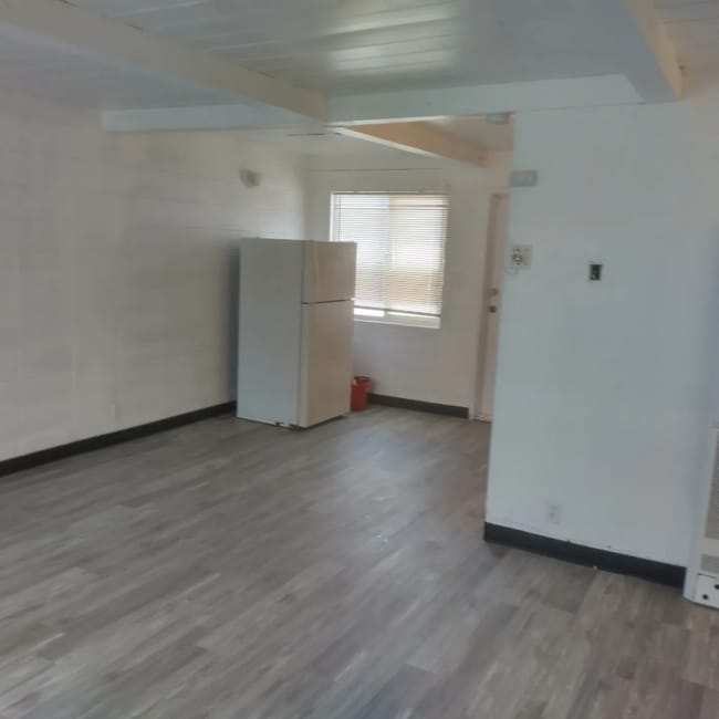 Photo - 11 E San Joaquin St