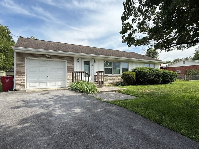 Photo - 3/2 bath home - Town Acres School District!