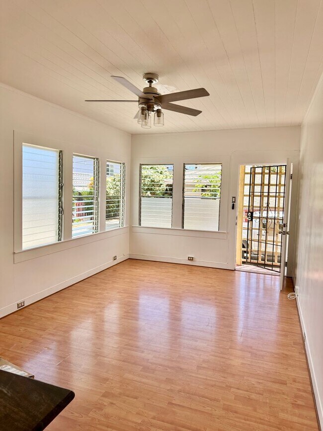 Photo - 2623A Nahaku St Unidad 2623A Nahaku Pl Front