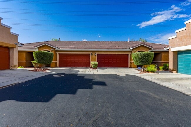 Beautiful, Single Story, 2 bed, 2 bath, To... - Beautiful, Single Story, 2 bed, 2 bath, To... House