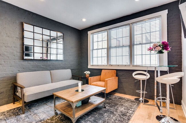 Photo - 1519 W Superior St Unit ID1255745P