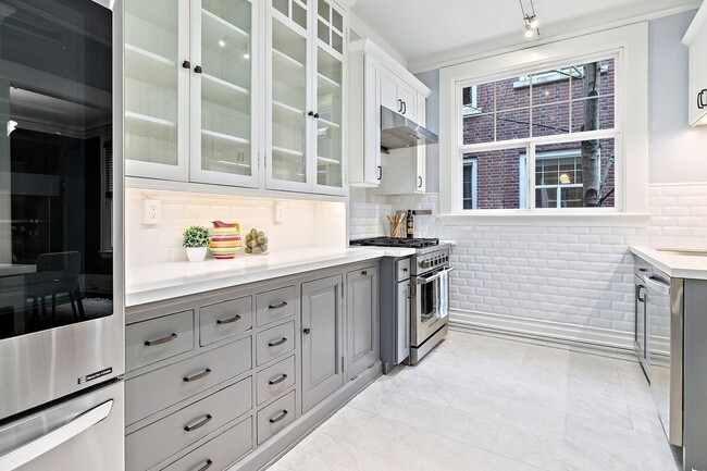 Photo - Historic Charm 2 Bed 1 Bath Condo on First Hill