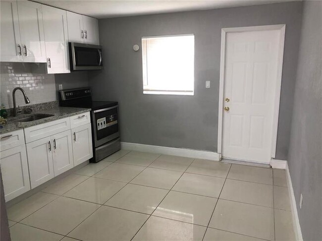 Photo - 839 NW 14th Way Unit 1