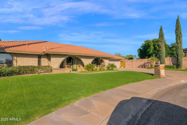 Photo - 426 E Carol Ann Way