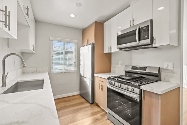 Photo - 1352 W 36th St Unidad 4