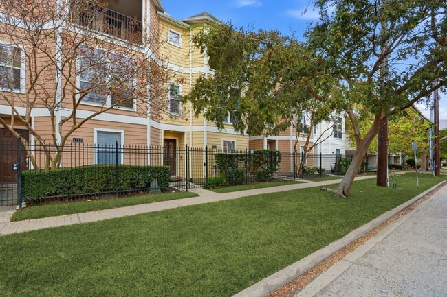 Photo - 1714 W Webster St Unidad 61