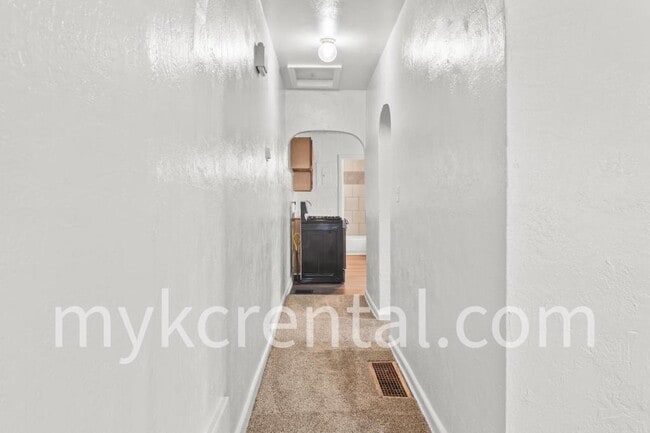 Photo - 1131 Hasbrook Ave