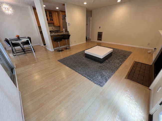 Photo - 2700 Le Conte Ave Unidad 204