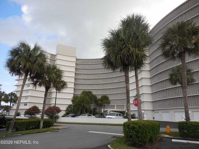 Building Photo - 1601 Ocean Dr S Unit 910