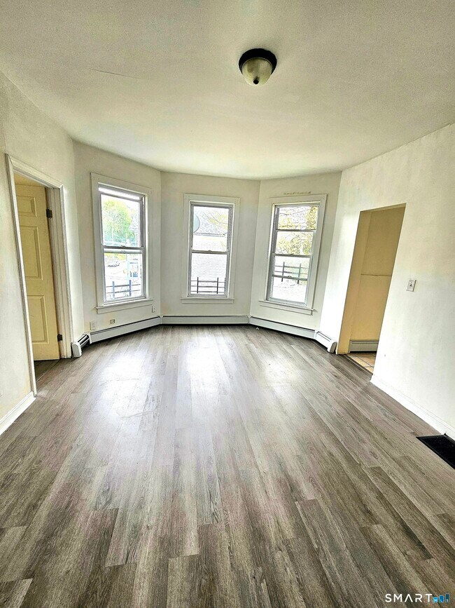 Photo - 141 Crown St Unidad #2