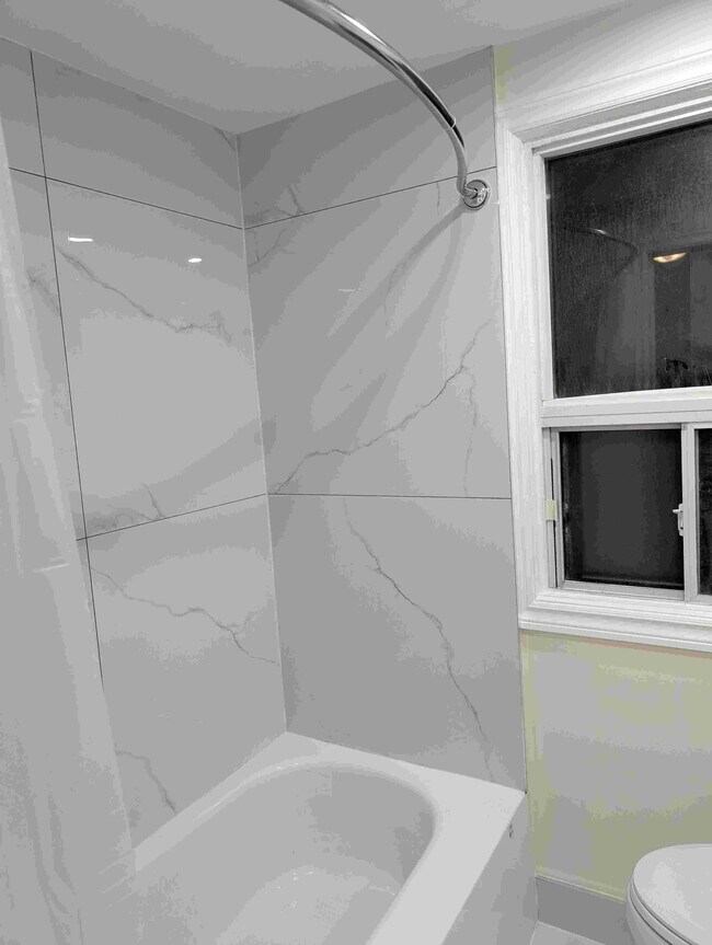 Photo - Yonge and Finch East Three Bedroom and 1.5 Bathrooms