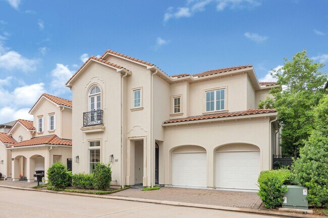 Photo - 2706 Tudor Manor