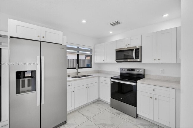 Building Photo - 2492 SW 44th St Unit 2492