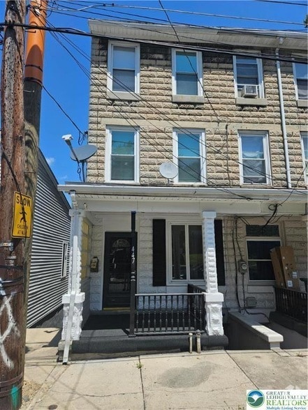Building Photo - 447 Arlington St Rental