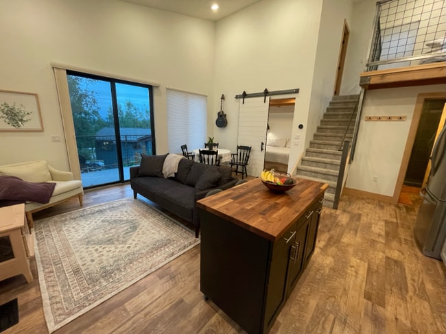 6402 Quiet Cir