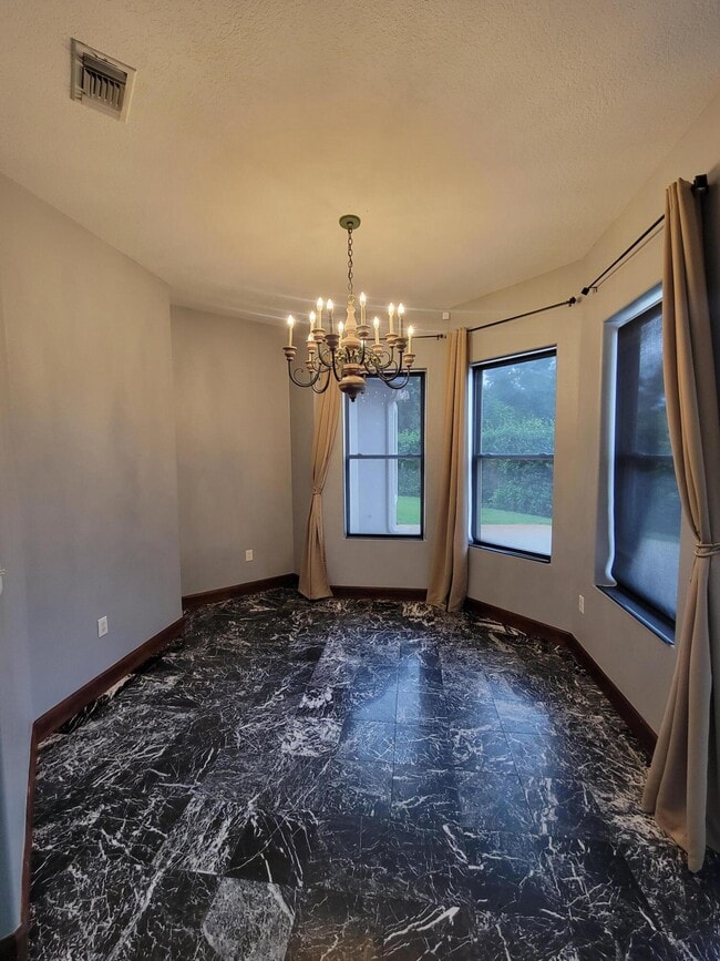Photo - 516 Lakeview St