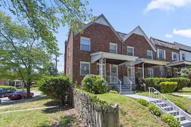 Photo - 2600 N Longwood St