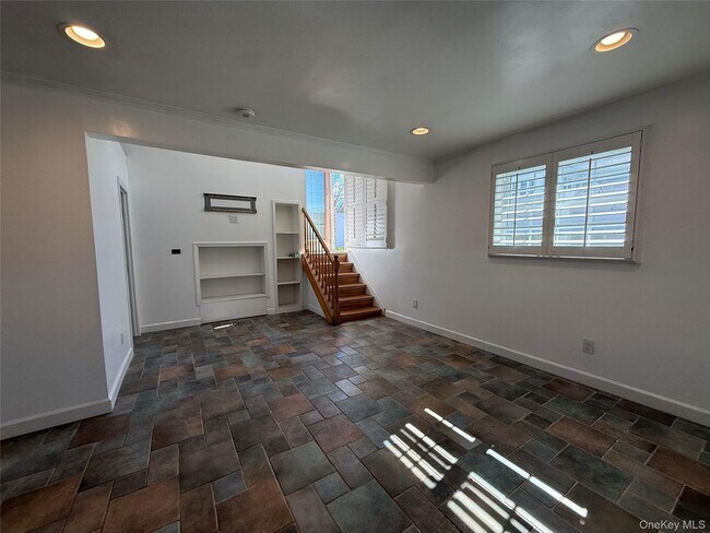 Photo - 73 Waterford Rd