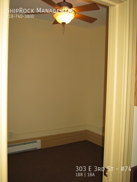 Photo - 303 E 3rd St Unidad #74