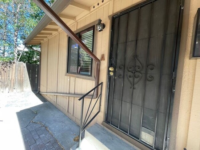 Building Photo - 430 E 8th St