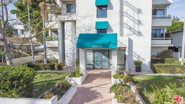 Building Photo - 10861 Moorpark St Unit 116 Rental