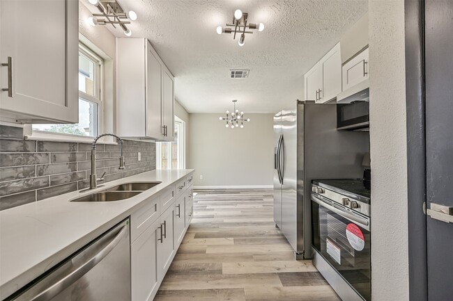 Photo - 16718 Barcelona Dr