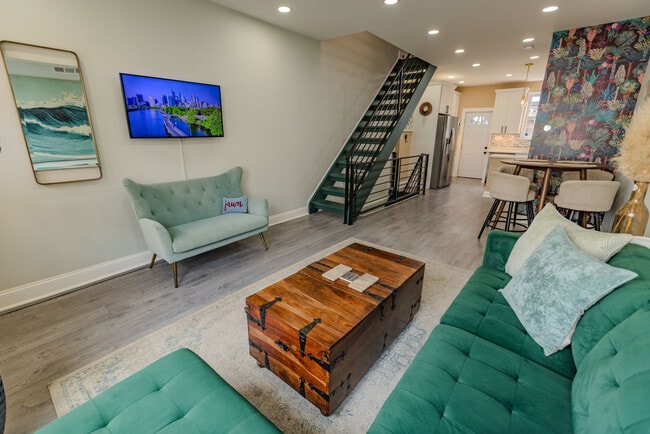 Photo - 1828 Hoffman St