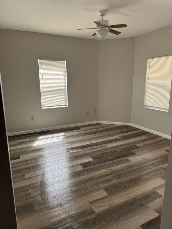 Building Photo - Modern 2 bedroom with office in West Sprin... Unit 1009 Main St